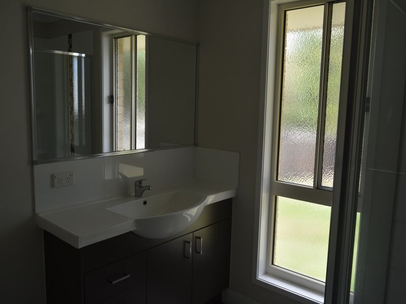 2 Neville Drive, Branyan QLD 4670