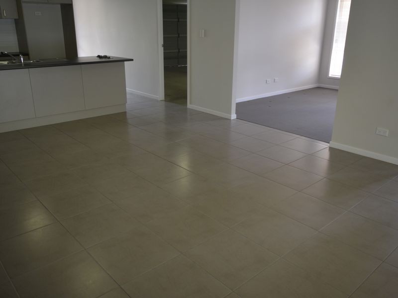 2 Neville Drive, Branyan QLD 4670