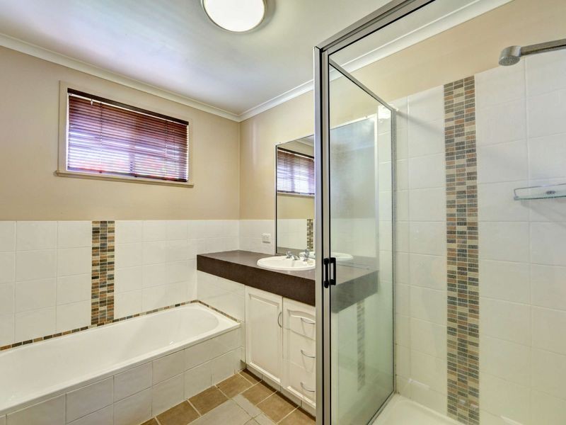 11 Tadgell Court, Avenell Heights QLD 4670