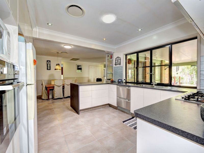 11 Arcadia Drive, Branyan QLD 4670