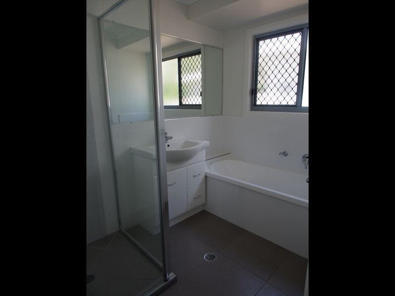 7 Ocean Court, Moore Park Beach QLD 4670