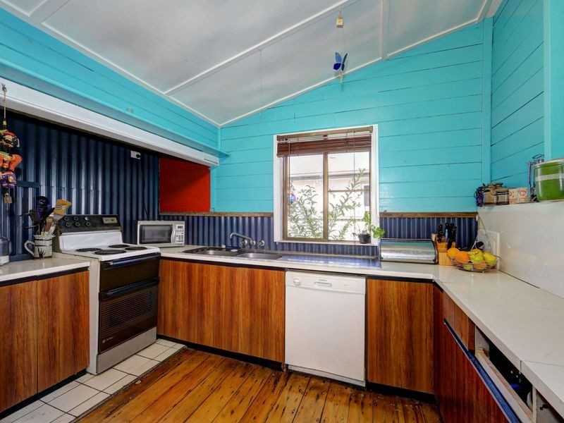 4 Theodore Street, Svensson Heights QLD 4670