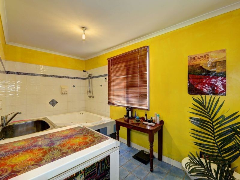 4 Theodore Street, Svensson Heights QLD 4670