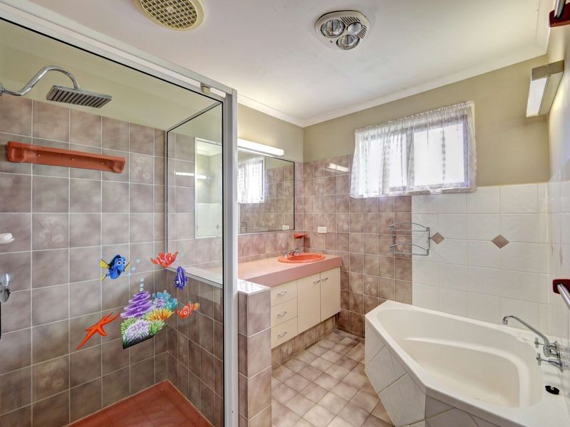 24 Avokahville Avenue, Avoca QLD 4670