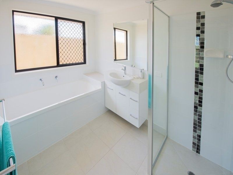 27 Mountney Street, Avoca QLD 4670