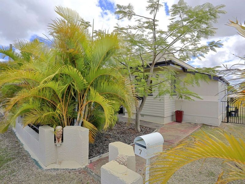 7 Bertram Street, Walkervale QLD 4670