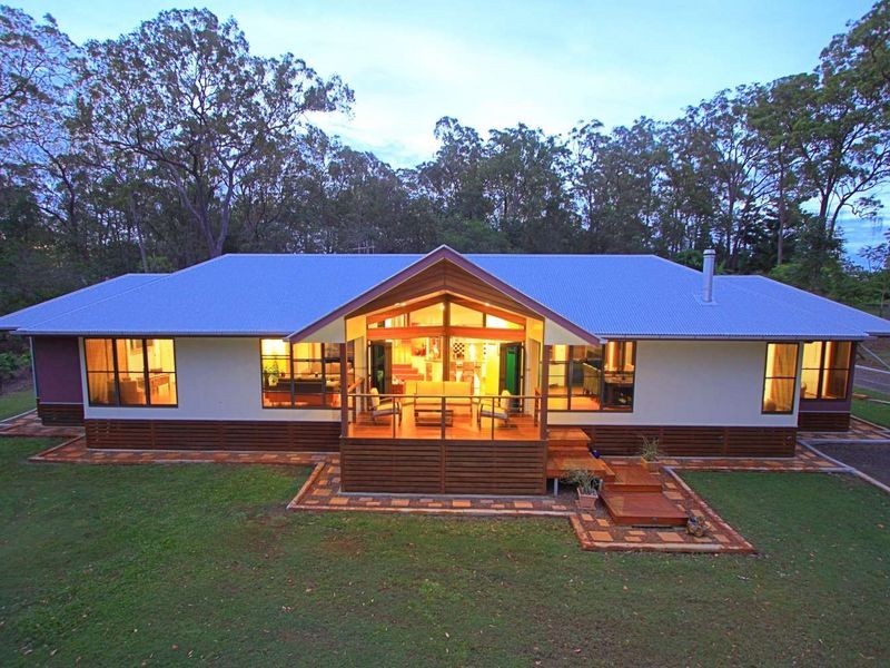 18 Narooma Drive, Branyan QLD 4670