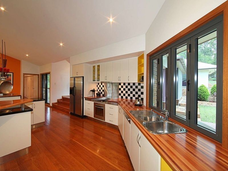 18 Narooma Drive, Branyan QLD 4670