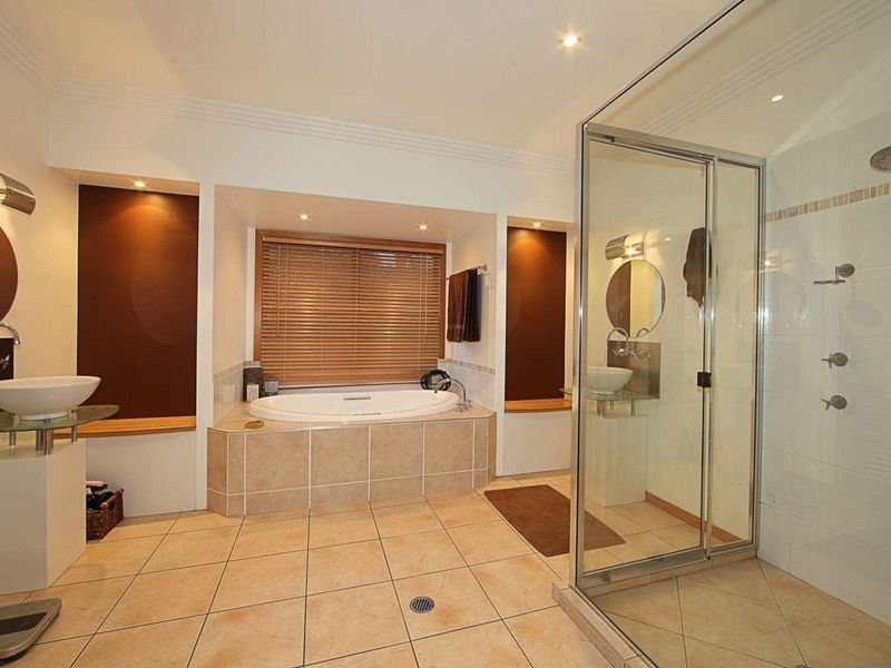 18 Narooma Drive, Branyan QLD 4670