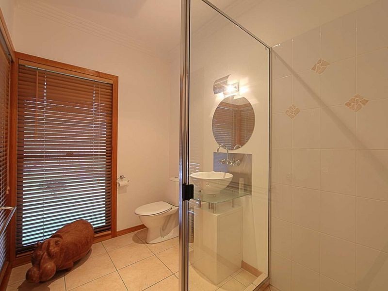 18 Narooma Drive, Branyan QLD 4670