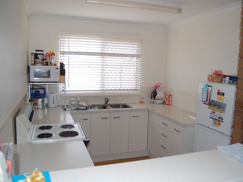 2/1 Finnis Street, Avenell Heights QLD 4670