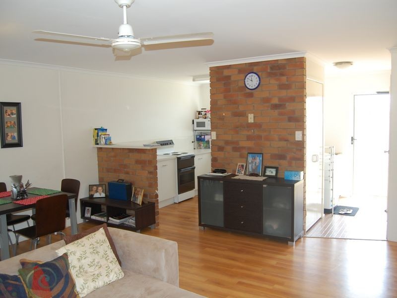 2/1 Finnis Street, Avenell Heights QLD 4670