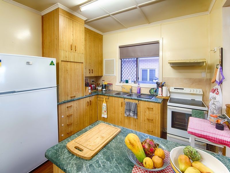 1 Lloyd Street, Walkervale QLD 4670