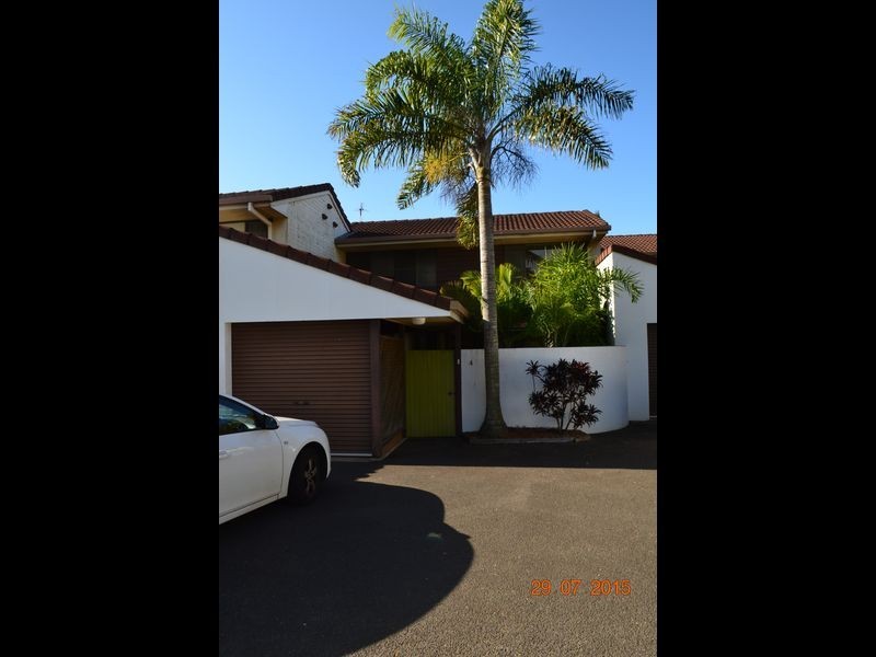 4/2 Enterprise Street, Svensson Heights QLD 4670