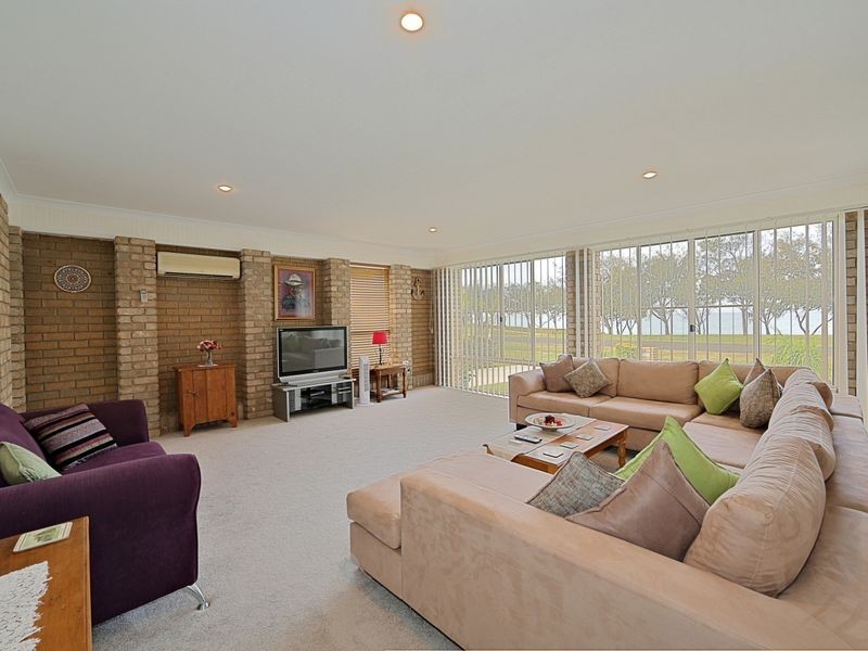 54 Esplanade, Elliott Heads QLD 4670