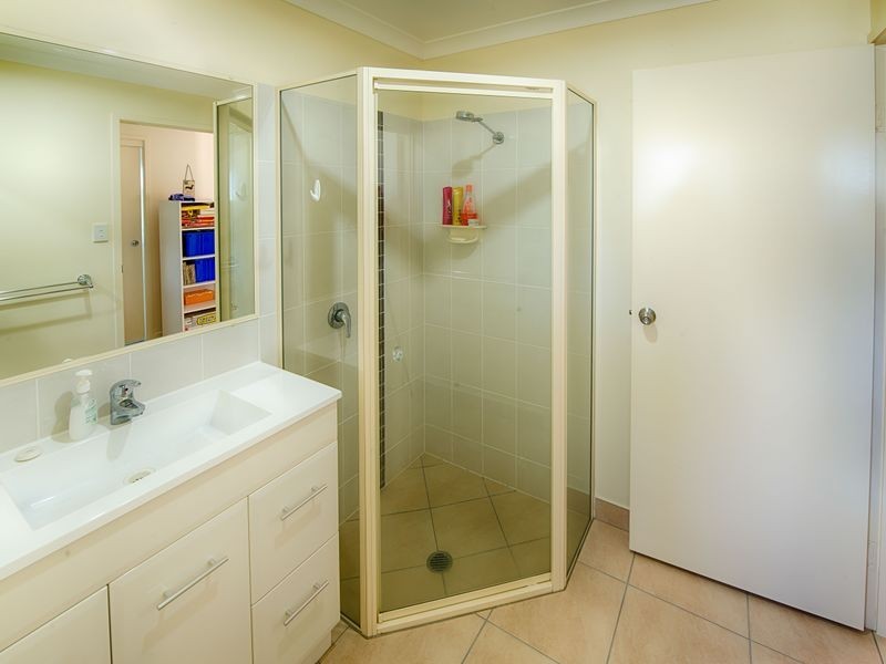 2/26 Dunn Road, Avenell Heights QLD 4670