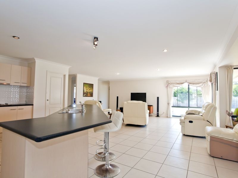 2 Alexander Drive, Moore Park Beach QLD 4670