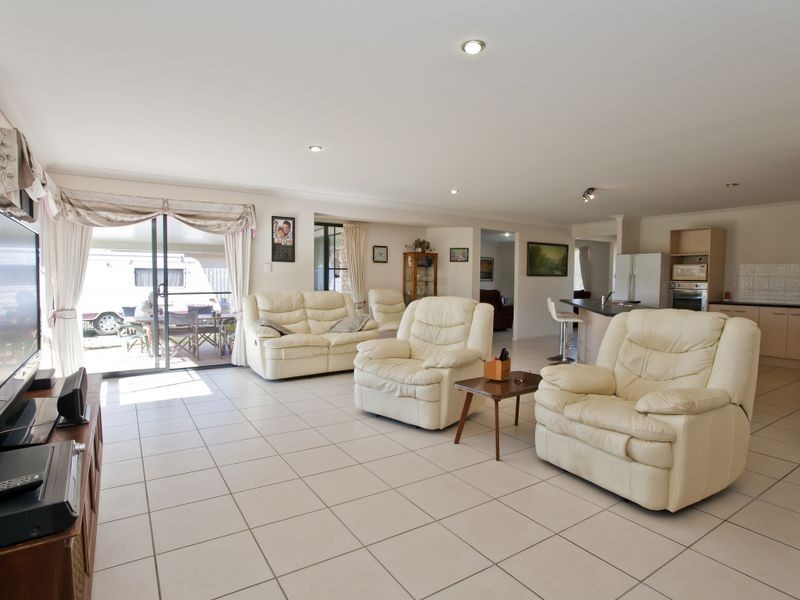 2 Alexander Drive, Moore Park Beach QLD 4670