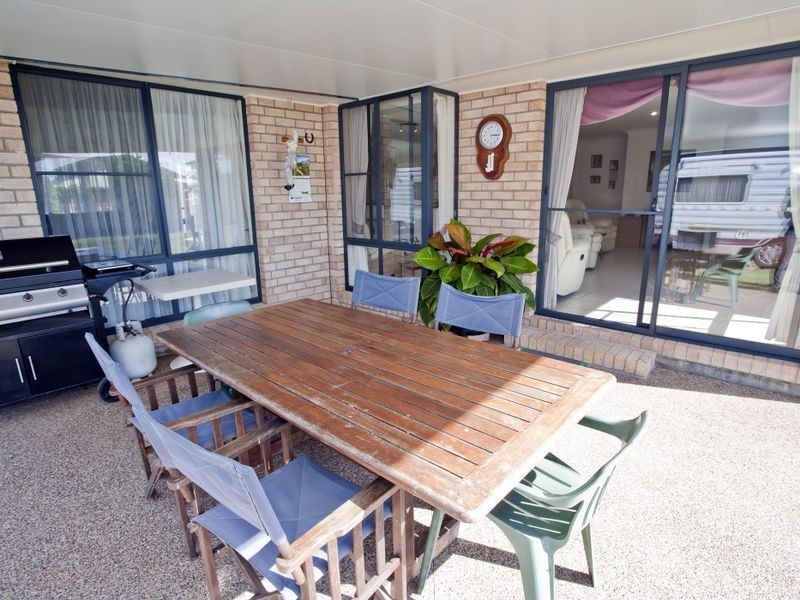 2 Alexander Drive, Moore Park Beach QLD 4670