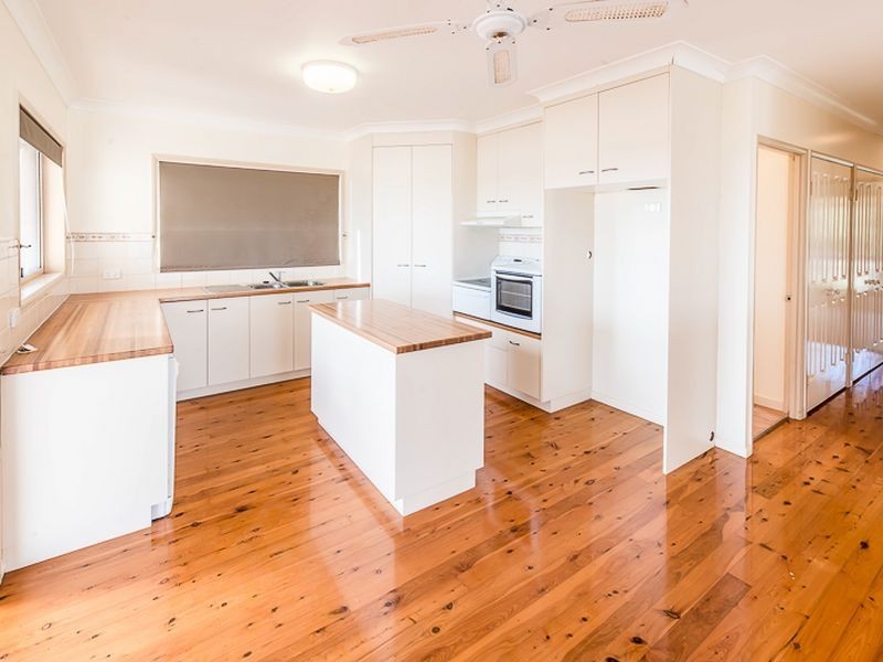16 Hilltop Avenue, Qunaba QLD 4670