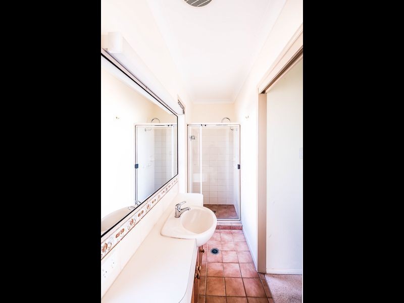 16 Hilltop Avenue, Qunaba QLD 4670