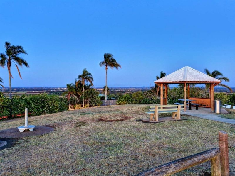 16 Hilltop Avenue, Qunaba QLD 4670