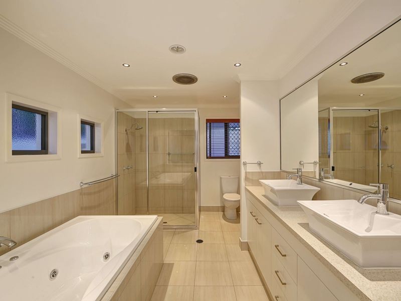 40 Robina Drive, Avoca QLD 4670