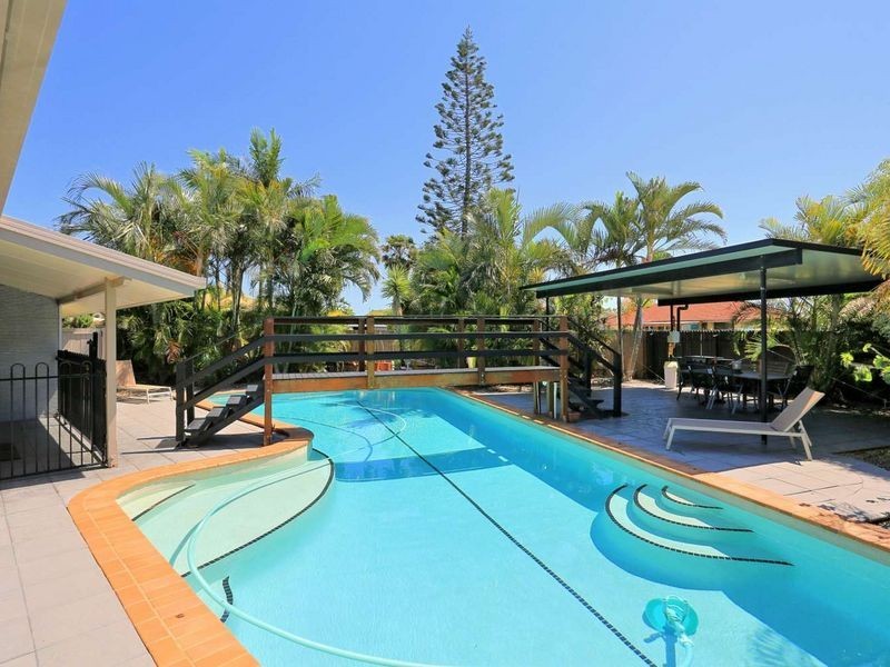 2 Elworthy Street, Bargara QLD 4670