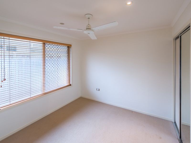 16 McCallum Close, Coral Cove QLD 4670