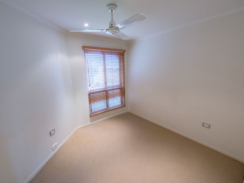 16 McCallum Close, Coral Cove QLD 4670