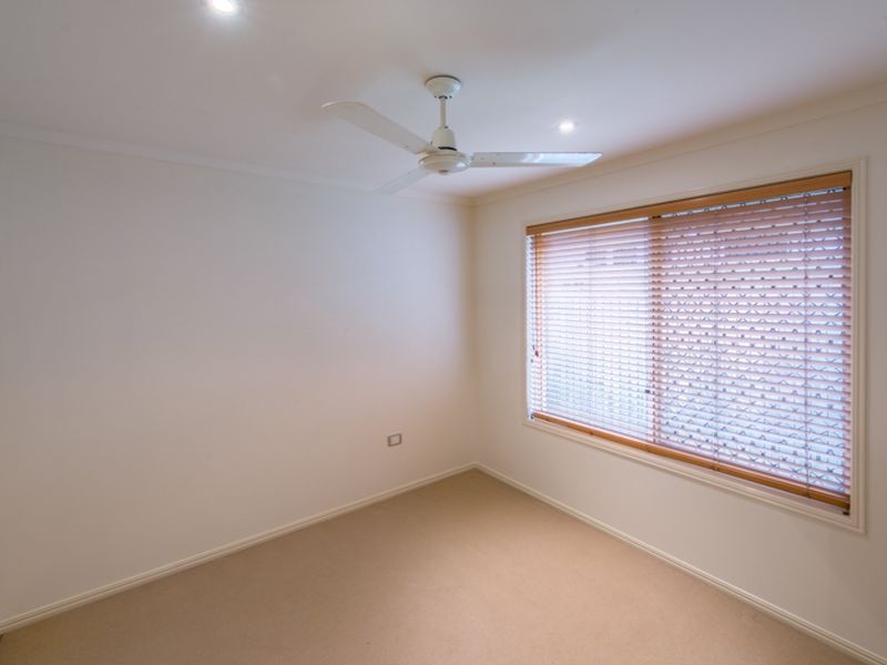 16 McCallum Close, Coral Cove QLD 4670