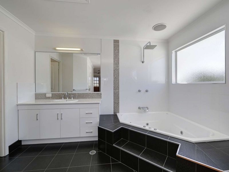 5 Henderson Row, Bargara QLD 4670