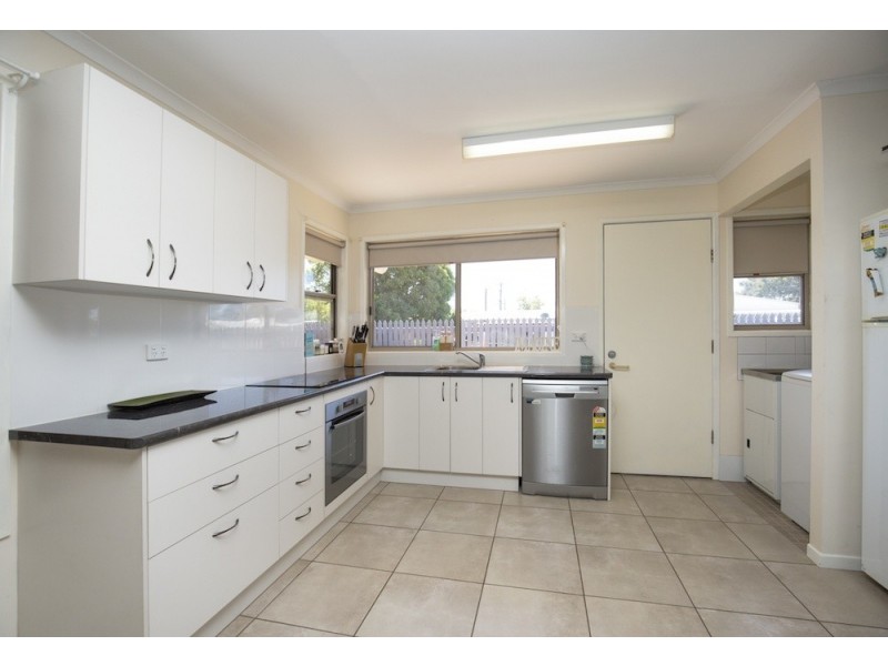 4/5 Williams Road, Svensson Heights QLD 4670