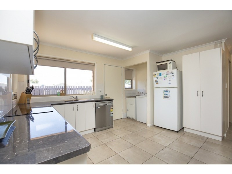 4/5 Williams Road, Svensson Heights QLD 4670