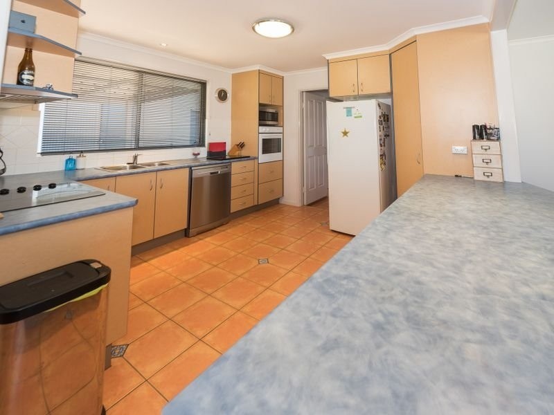 8 McGill Crescent, Avenell Heights QLD 4670