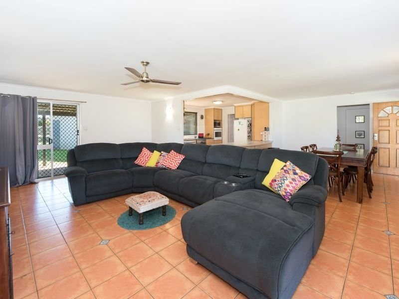 8 McGill Crescent, Avenell Heights QLD 4670