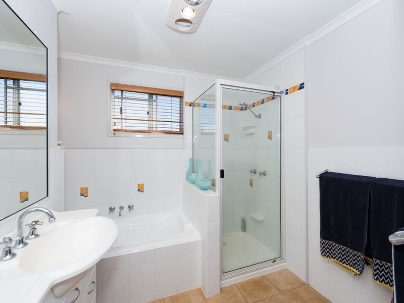 8 McGill Crescent, Avenell Heights QLD 4670