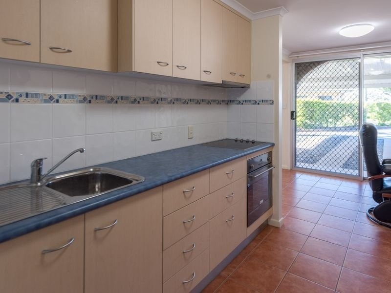 8 McGill Crescent, Avenell Heights QLD 4670