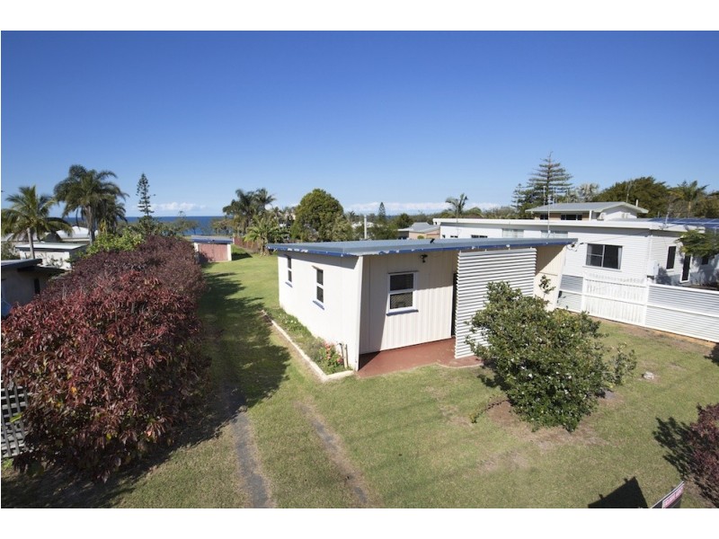 69 Bathurst Street, Elliott Heads QLD 4670