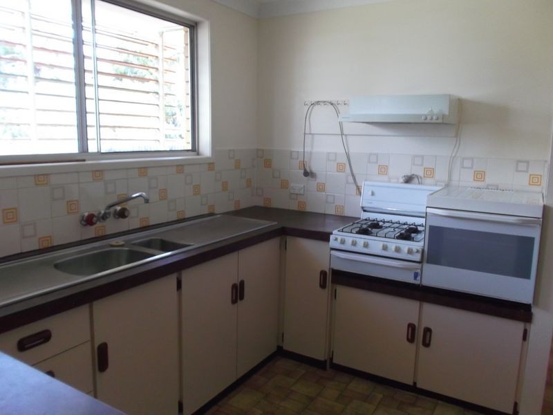 4 Bathurst Street, Elliott Heads QLD 4670