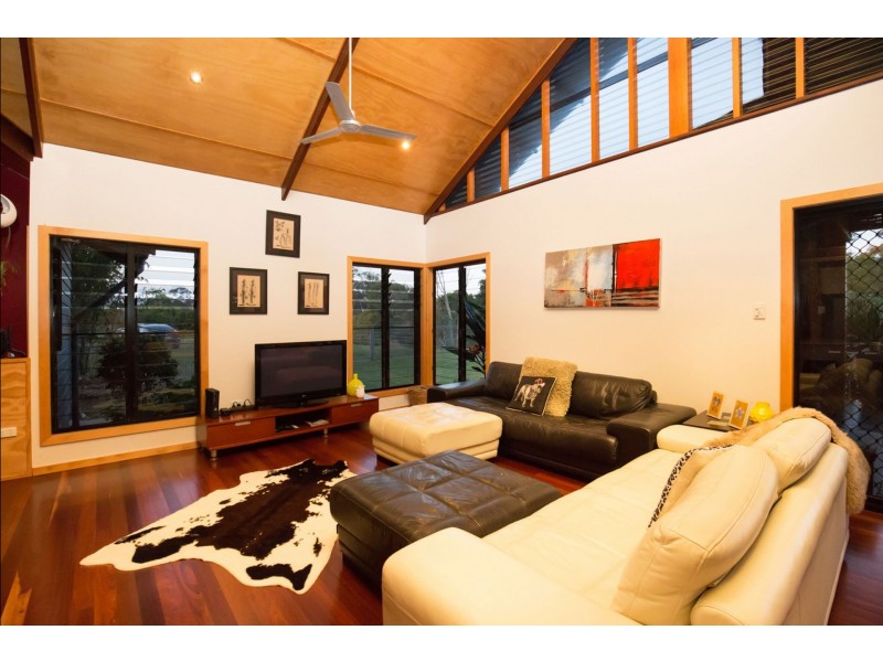4 Workmans Road, Sharon QLD 4670