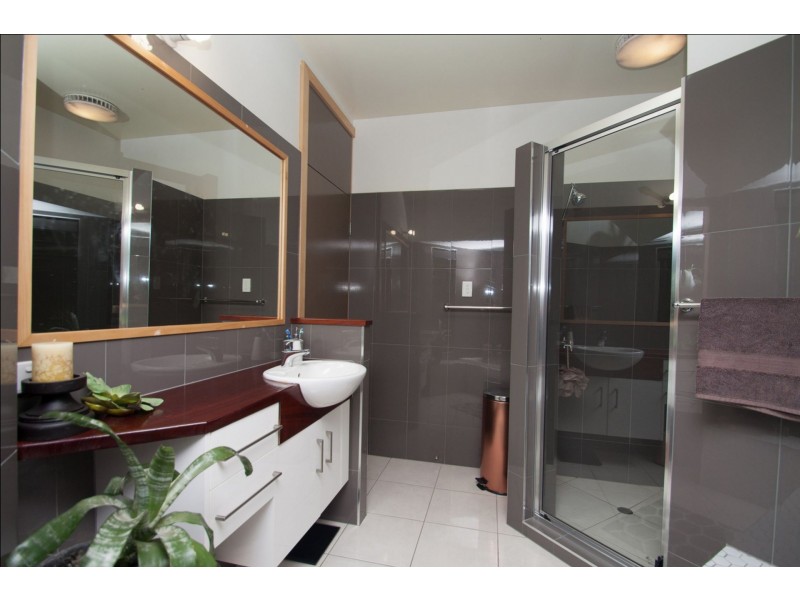 4 Workmans Road, Sharon QLD 4670