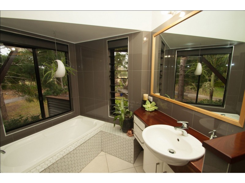 4 Workmans Road, Sharon QLD 4670