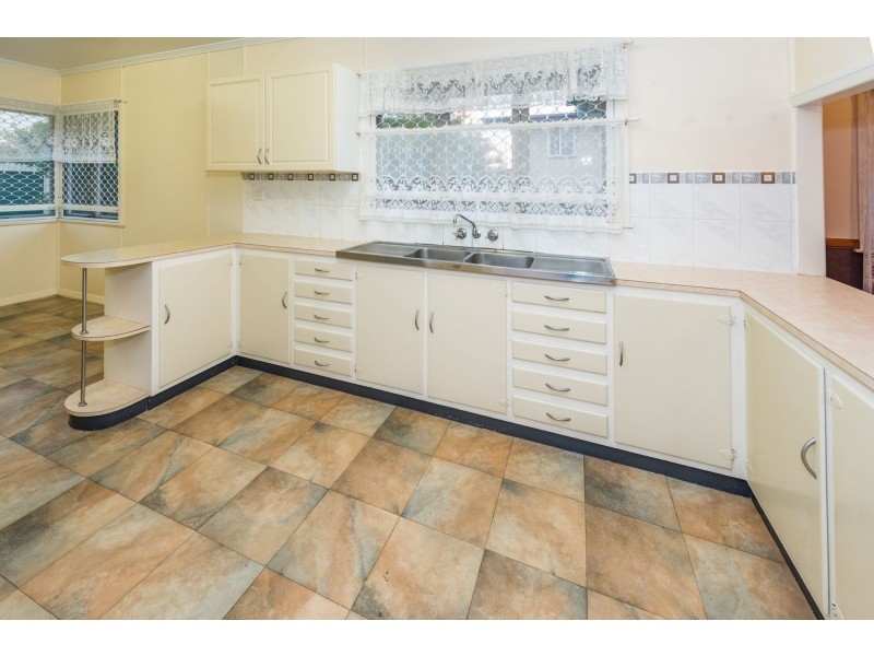 12 Lloyd Street, Walkervale QLD 4670