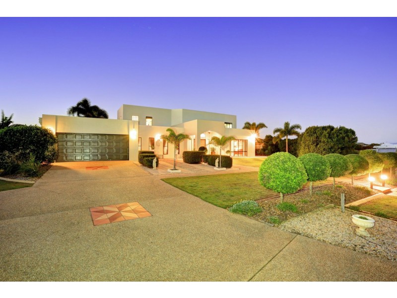 7 Davin Place, Coral Cove QLD 4670