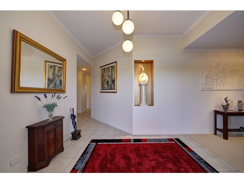 7 Davin Place, Coral Cove QLD 4670