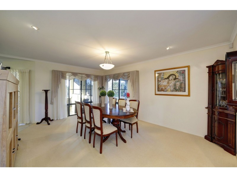 7 Davin Place, Coral Cove QLD 4670