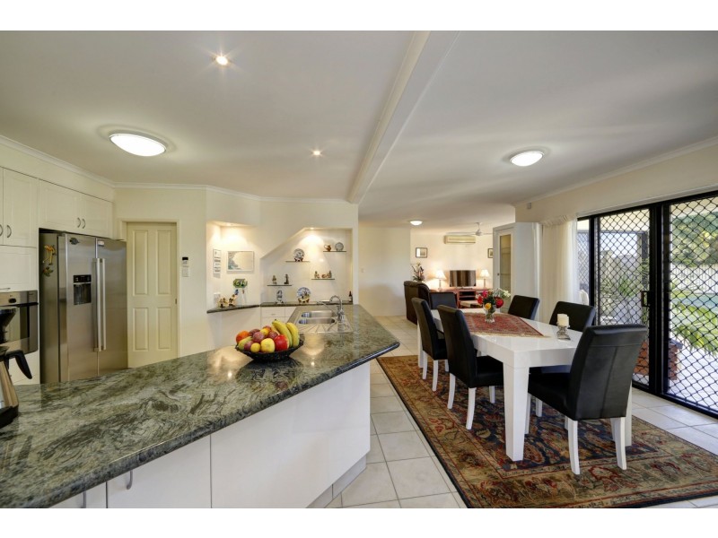 7 Davin Place, Coral Cove QLD 4670