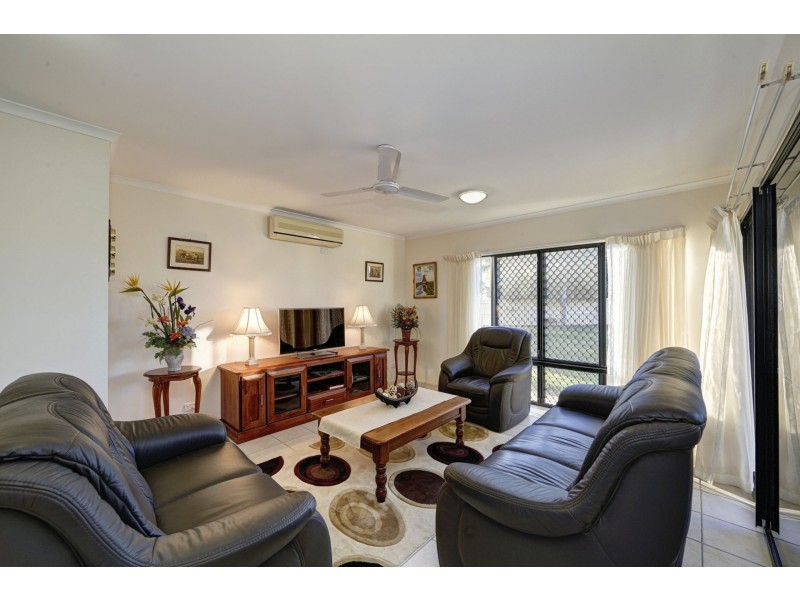 7 Davin Place, Coral Cove QLD 4670