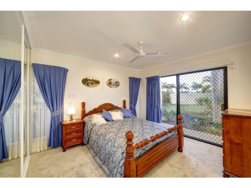 7 Davin Place, Coral Cove QLD 4670
